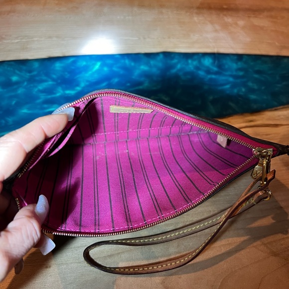 Authentic Louis Vuitton Neverfull MM - Picture 4 of 16